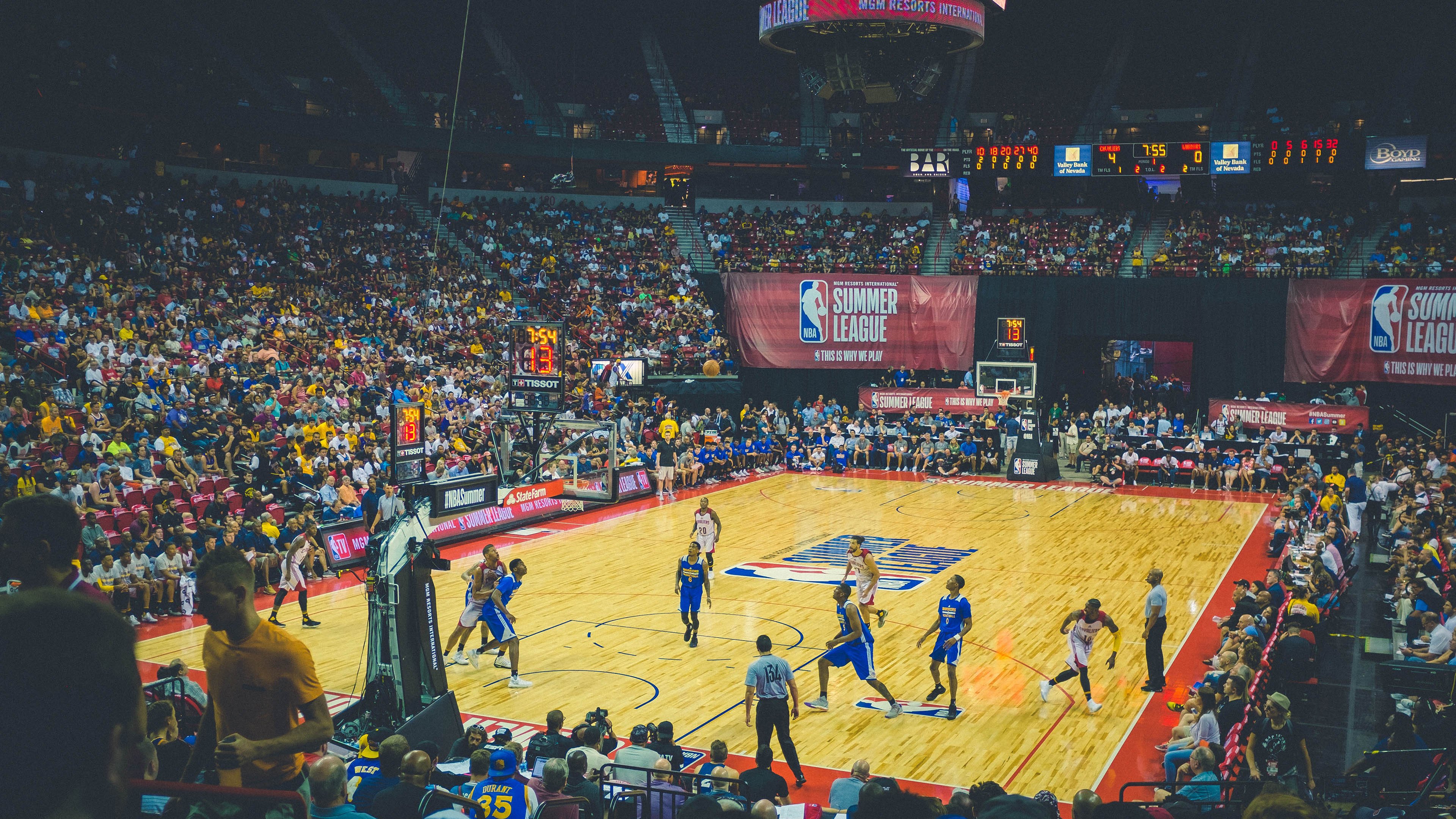 鹈鹕全面压制勇士，德罗赞关键制胜，揭示新时代篮球的残酷法则